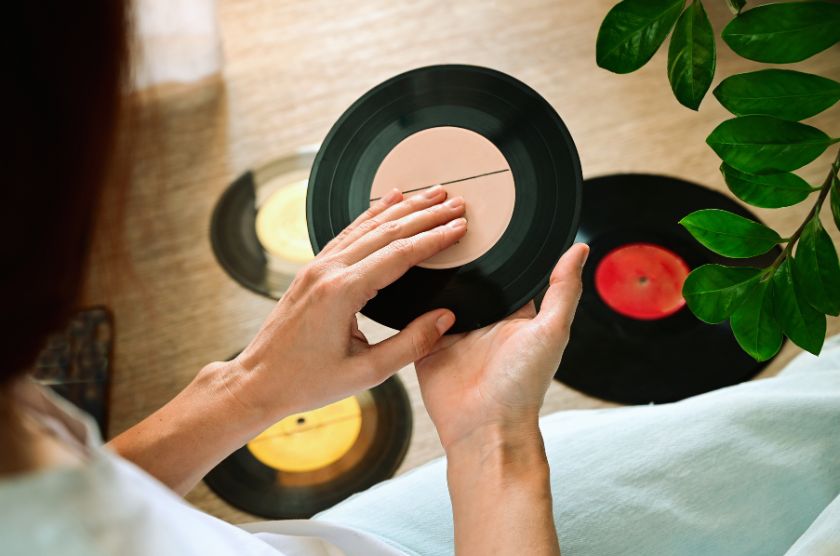 How to clean vinyl record efficiently