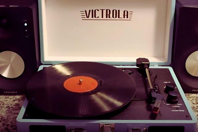 Alexa, tell me how to use a Victrola Turntable