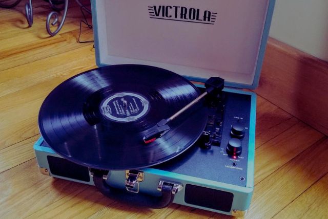 No external components needed to play vinyl record