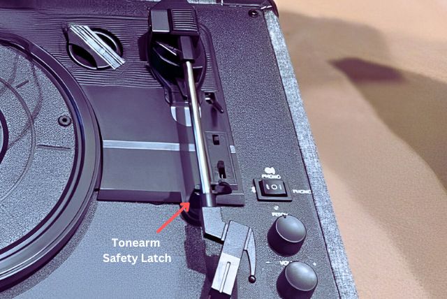 Remove the tonearm safety latch